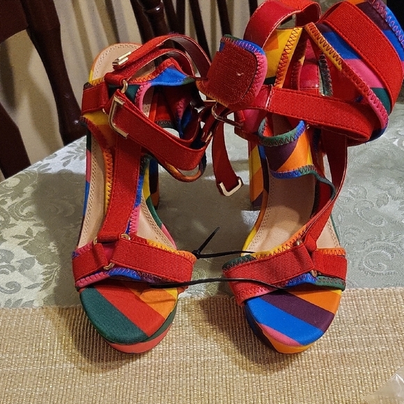 Shoes - Colorful Strappy Women's Sandals